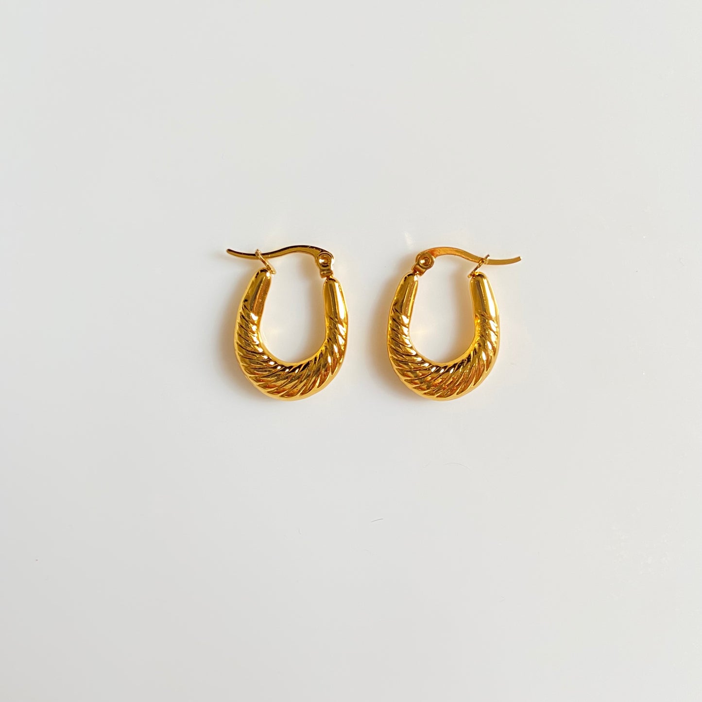 Clara Hoops