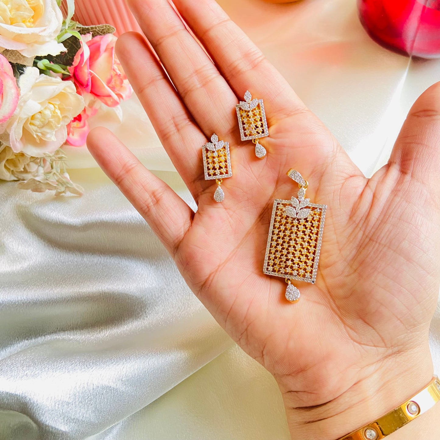 Aarna Pendant With Earrings - For Women